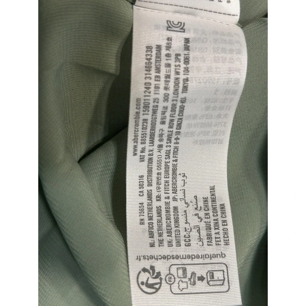 Abercrombie & Fitch minimalist neckline includes